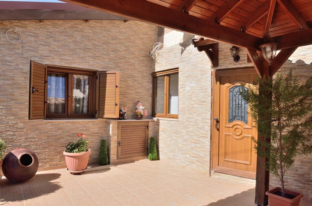 The Love Holiday House Tris Elies Экстерьер фото